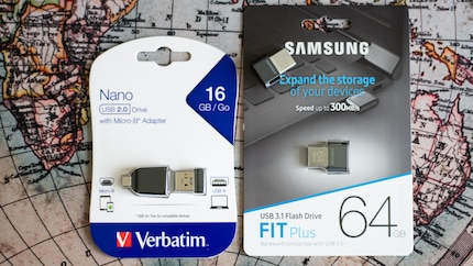 Ich habe einen möglichst kompakten USB-Stick ausgewählt, damit er nicht über das Gehäuse hinausragt.