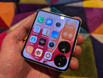 Alle Apps sind über das Außendisplay erreichbar – hier ist die chinesische Version des Mix Flip zu sehen.