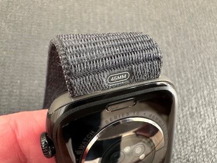 Diese Armbänder sind optimal geeignet für Uhren mit Gehäusegrösse 45 und 46 Millimeter. Der Steg ist der gleiche. Lediglich ist das eine Band einen Hauch breiter.