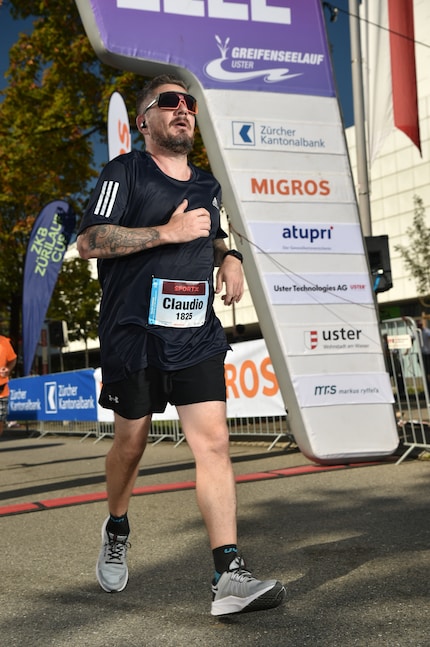 Ziel erreicht, im doppelten Sinn: Claudio nach 21.1 Kilometern mit dem letzten, entscheidenden Schritt.
