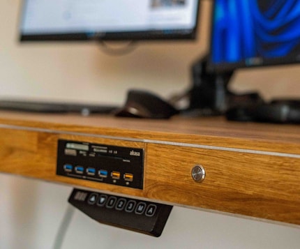 The silver round button is the on switch. Jonathan has also built in various USB ports and the like in a multifunctional slot.