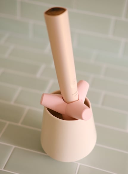 Tetrapot for clean, dry toothbrushes in every container.