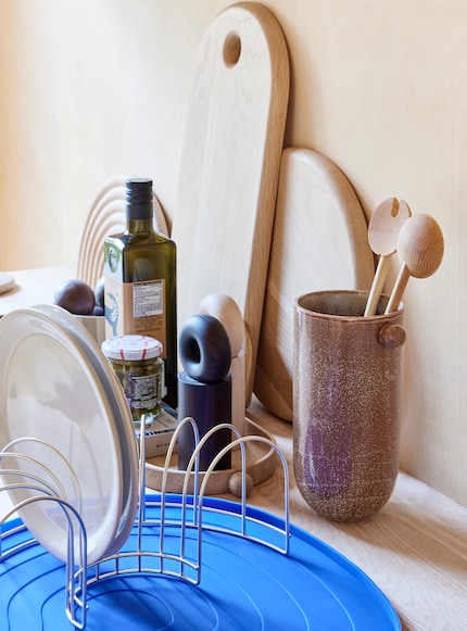 The Oyoy design shows off spoons instead of flowers.