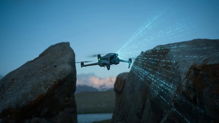 Der LiDAR-Entfernungsmesser erkennt Hindernisse nach vorne auch Nachts.