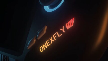 Mit den individualisierbaren RGB-Namensplatten kannst du den Look des Handhelds verändern.