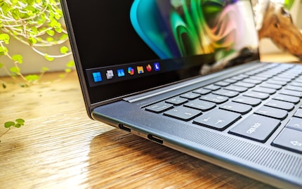 Die USB-C-Anschlüsse unterstützen Power Delivery 3.1 und DisplayPort 1.4.