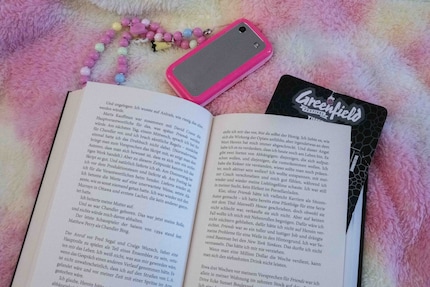 Statt am Smartphone zu hängen, lese ich jetzt eher ein Buch.