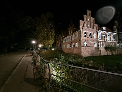Ultra-wide-angle camera – night mode in action.