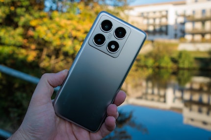 The plastic back – as opposed to glass, for example – makes the Xiaomi 14T Pro cheaper.