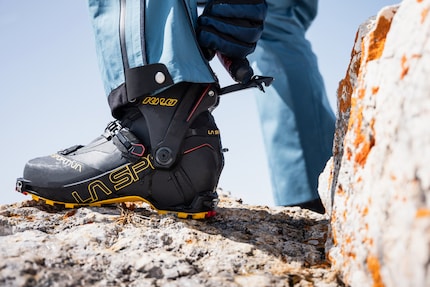 The boot can also be adjusted from running to ski mode with gloves, the sole provides grip on rock and snow