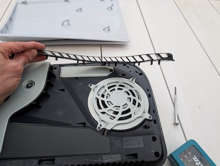 The fan inlet is set in place and can be removed.