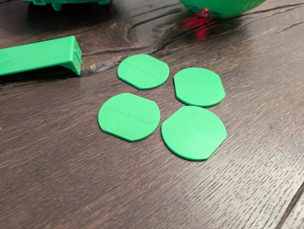 Vier Plastikscheiben als Spielfeldbegrenzung: eine ungenügende Leistung.