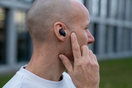The gesture control doesn’t really work for me – despite the large touch area.