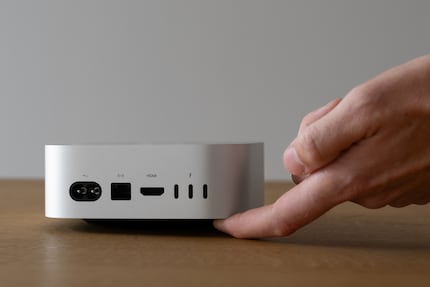 Der Mac Mini lässt sich nicht einschalten, ohne dass ich ihn anhebe.