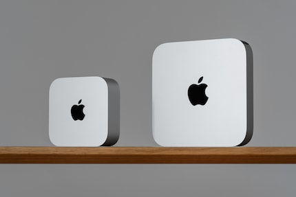 Der alte Mac Mini (rechts) sieht im Vergleich riesig aus.