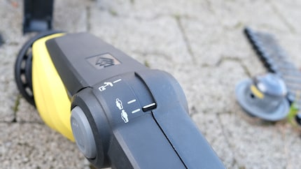 Ob gross oder klein – du kannst es mit Teleskopstiel und Knickgelenk passend für dich einstellen.