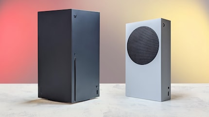 The Series S (right) is a surprisingly compact console when you compare it to the Series X (left).