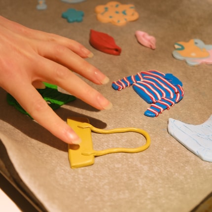 Die rohen Designstücke werden bei 110 Grad gebacken.