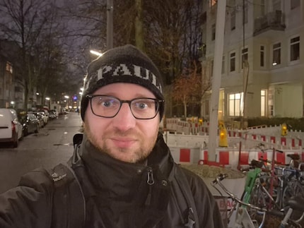 Der Nachtmodus sorgt bei Dunkelheit zwar für mehr Schärfe, aber auch zu viel Helligkeit.