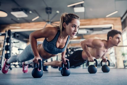 Setze dir feste Termine für dein Training und verabrede dich mit anderen, dann steigt die Chance, dass du es auch durchziehst.