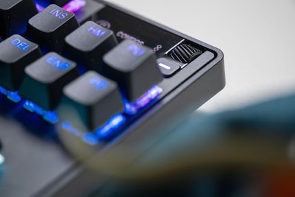 Den Tastatur-umspannende Spalt gefällt mir nicht.
