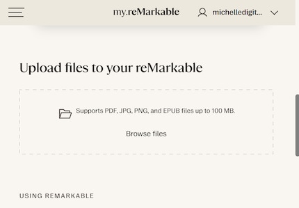 Über die Webseite lade ich per Drag and Drop Dateien auf das Tablet.