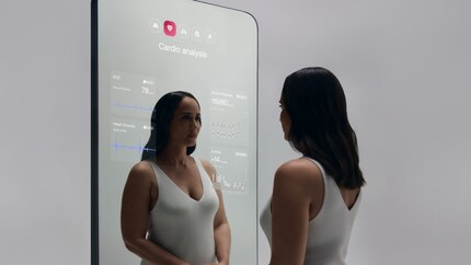 The most important health data is displayed directly on the mirror.
