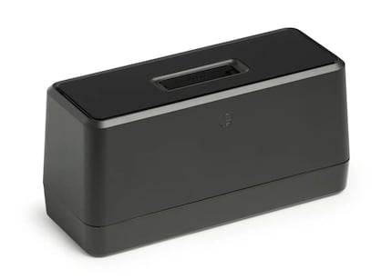 The Swippitt looks like a toaster, but changes the smartphone battery.