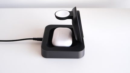 Nice spot for an Airpod case, but it’d be even nicer if you could actually charge one there.