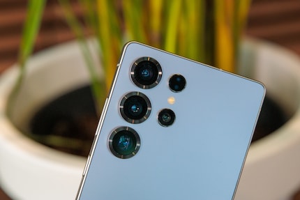 Das Galaxy S25 Ultra hat eine neue Ultraweitwinkelkamera erhalten.