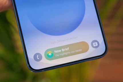Die Now Bar füllt sich erst bei Nutzung des Smartphones mit Inhalten.