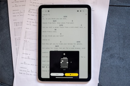 Using an app instead of paper as a cheat sheet for my guitar sessions.
