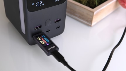 Mein Messgerät zeigt nicht ganz die versprochenen 140 Watt Ladeleistung an, ist aber nah genug dran.