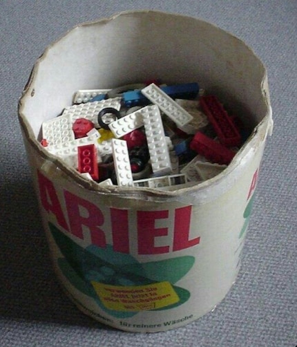 Es werfe den ersten Lego-Stein, wer als Kind die Lego-Steine nicht in der Waschmittel-Trommel aufgeräumt hat.