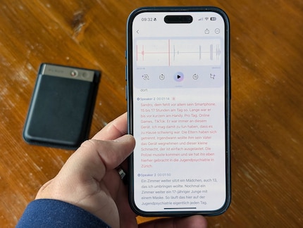 Ich kann die Audiodatei hören und direkt mitverfolgen, was die App transkribiert hat.