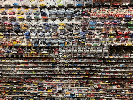 Sein altes Kinderzimmer hat er in einen Hot-Wheels-Sammelraum verwandelt.