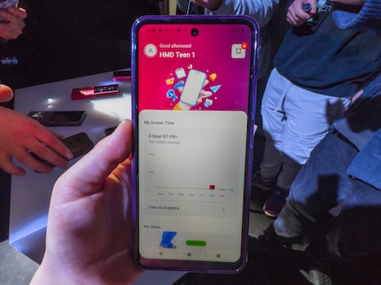 Parents can use the app to block or temporarily deactivate various smartphone functions - for example, when the children should be asleep.