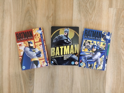 Auch die Batman-DVDs der Zeichentrick-Kultserie sollen betroffen sein. An meinen DVDs konnte ich bislang keine Beschädigungen feststellen.