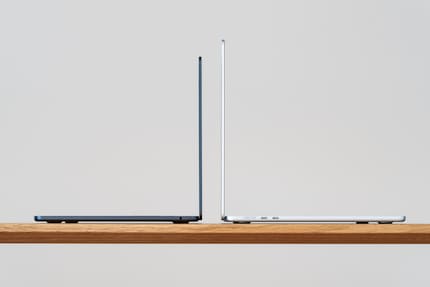 Trotz einer Dicke nur mal 1,13 cm schafft das MacBook Air locker einen Arbeitstag im Akkubetrieb.