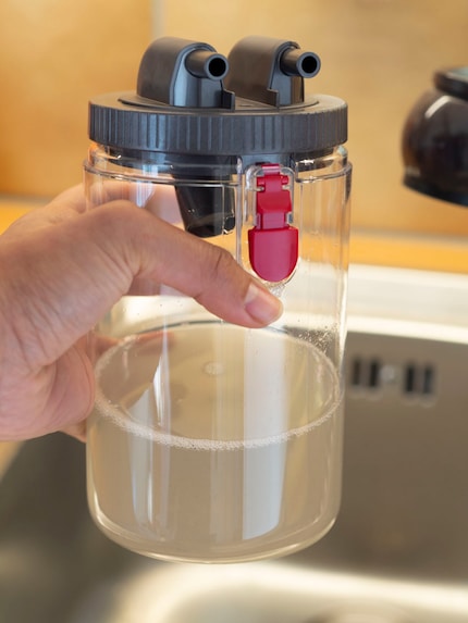 The waste and fresh water tanks have large enough openings, allowing for easy cleaning.