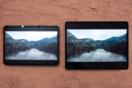 Bright scenes are no problem with the IPS panel (right). Due to the format, however, you don’t get a much larger picture with 13 inches than you do with 11.