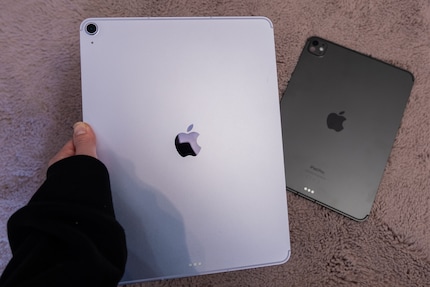 Granted, most people use cases for their iPads. But the purple iPad Air is chic.