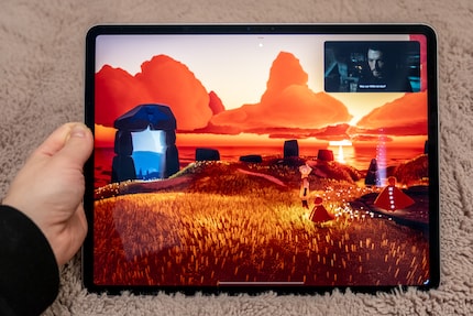 Watching a film and gaming at the same time – just because I can.