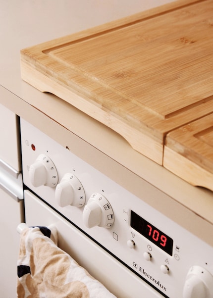 A camouflage artist who conceals worn stove tops.
