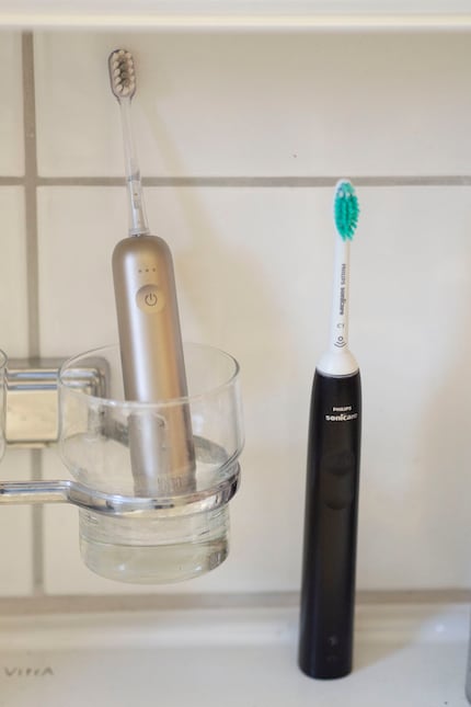 Und passt sogar ins Zahnputzglas unter dem Spiegelschrank.