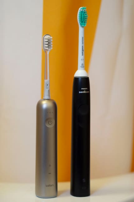 Im Verlgeich zur Philips Sonicare Series 3100 ist die Wave kompakter.