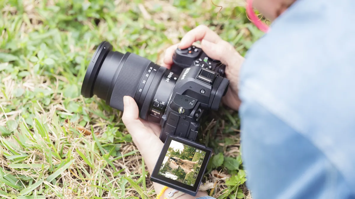 The fold-out and rotatable display has a higher resolution than its predecessor.higher resolution than its predecessor
