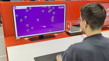I had to use the mouse to make my little UFO dodge the balls falling from the sky.