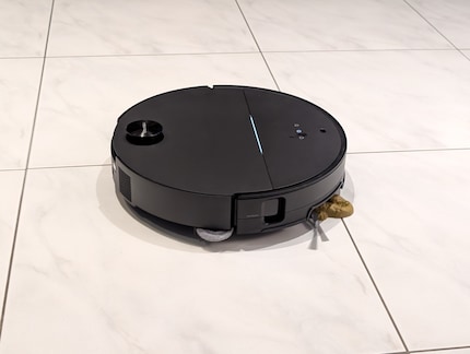 Über den künstlichen Hundekot fährt der Roboter einfach drüber.
