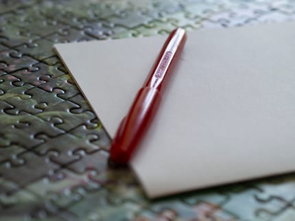 Leider sind Stift, Papier und Hirnschmalz nicht genug, um die Rätsel vollständig zu lösen.